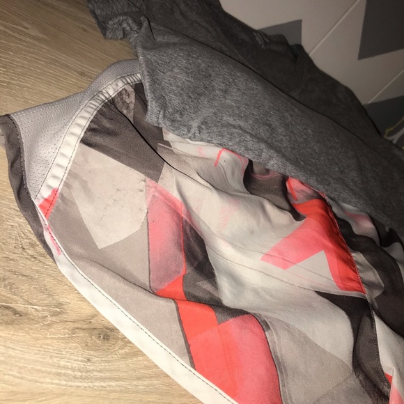 ✨ Classic Grey Tee ✨ - Picture 5 of 8